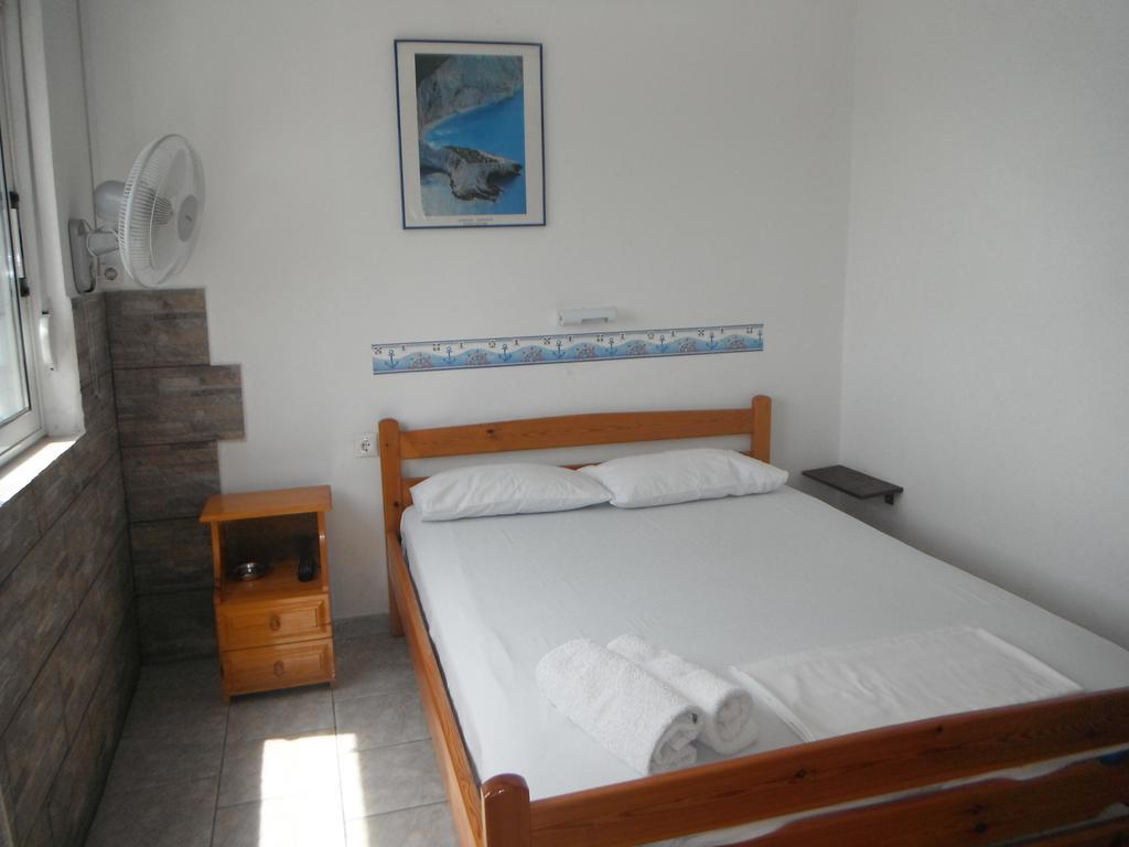 Orfeas Rooms Vasiliki Quarto foto
